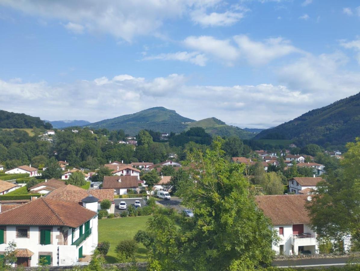 Maison D'Hotes Larraldia Uhart-Cize ภายนอก รูปภาพ